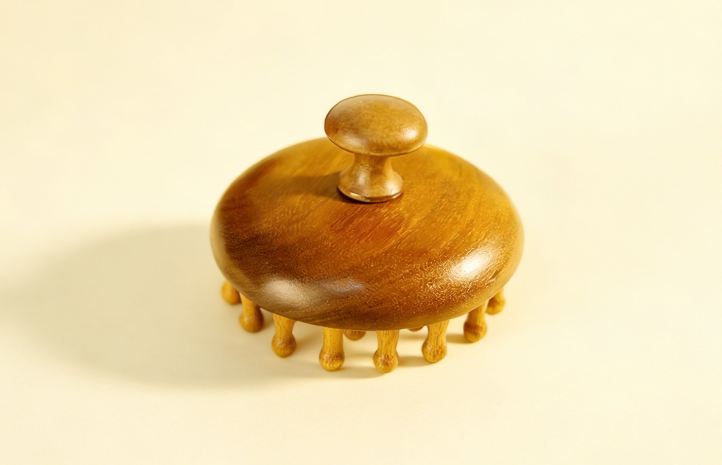 Round-Tip Comb